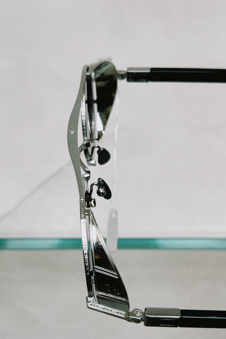 M3128 in Palladium White / Black & Grey Gradient Lenses