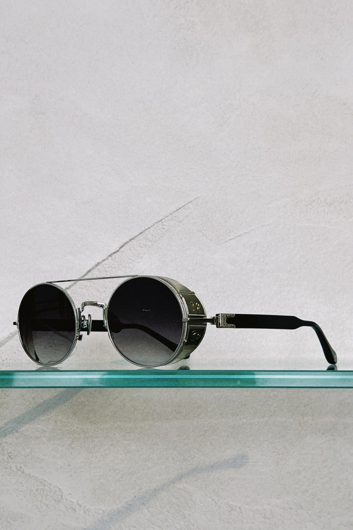 M3128 in Palladium White / Black & Grey Gradient Lenses